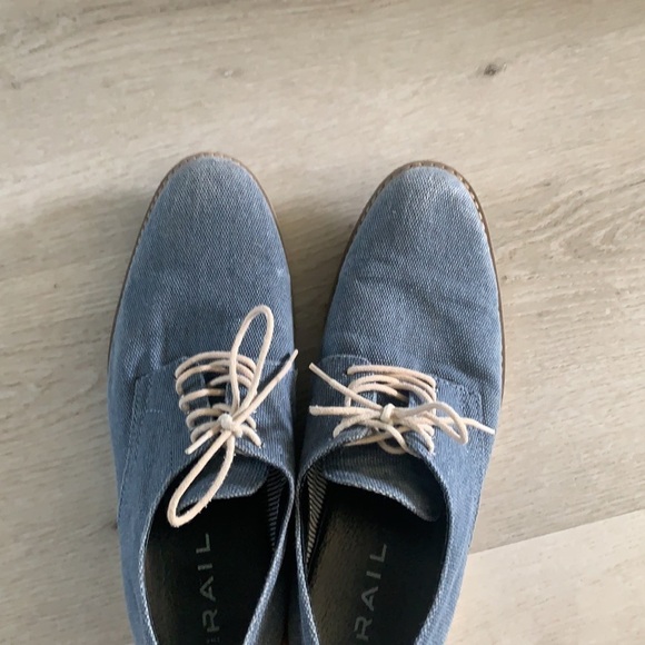 The RAIL blue xander oxfords‎ textured denim look - Picture 9 of 10